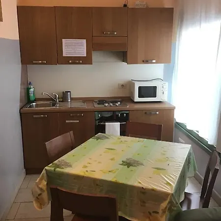 Apartment For 4 Persons Near Station Of Santa Maria Novella